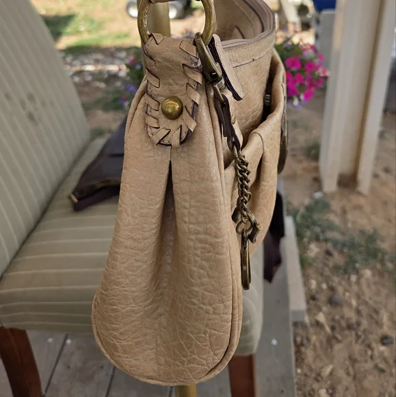 Nicole Miller Beige Y2K Shoulder Bag with Bag Charm and Emblem - Picture 6 of 15